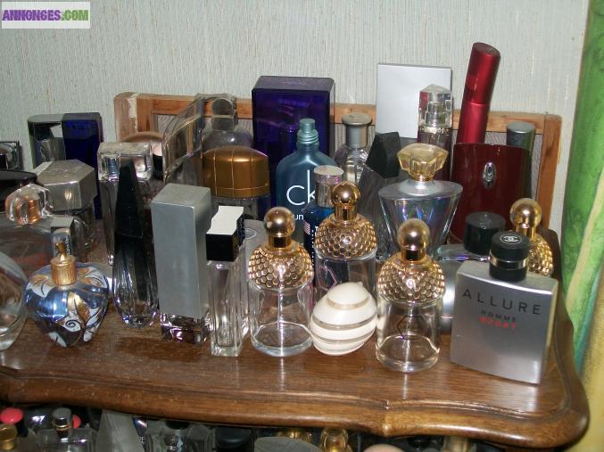 Lot de 219 bouteilles de parfum vides