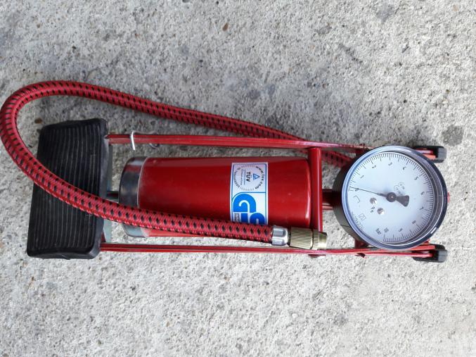 Pompe à pied pour voiture