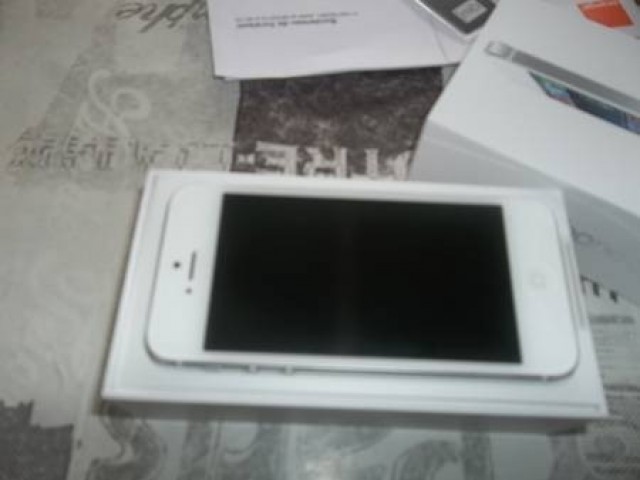 IPHONE 5 NEUF 64 GB