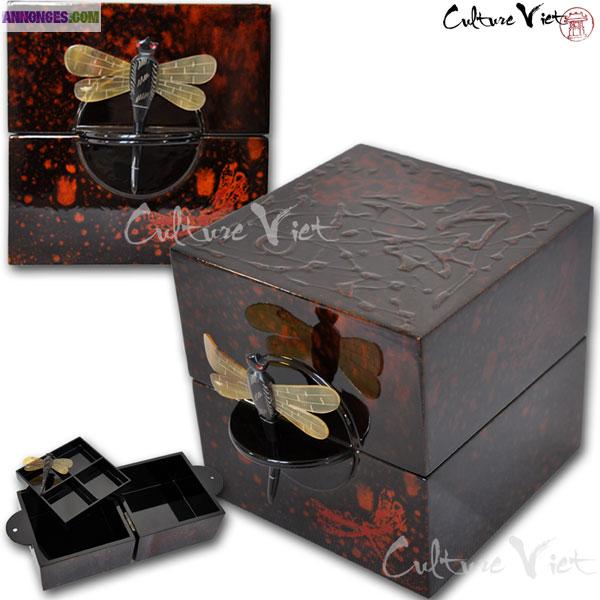 Boîte en laque du Vietnam avec libellule en véritable corne
