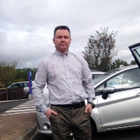 Homme de compagnie pour femme