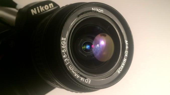 Nikon D3000 + 18-55mm