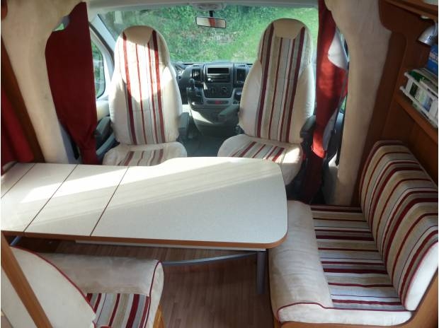 Donne Camping car profiléELNAGH lit central 4 places