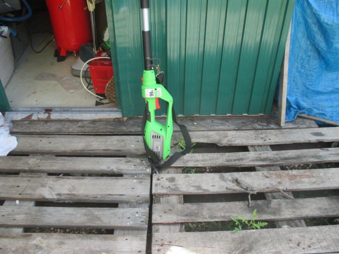 UNE DEBROUSAILLEUSE DE LA MARQUE FLORABEST