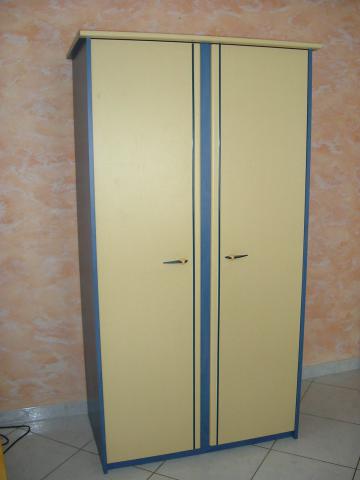 Lit complet - table chevet - armoire - bureau