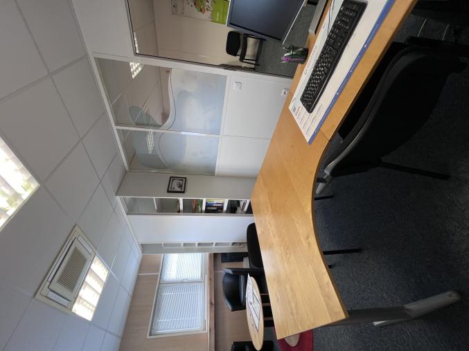 Bureau d’angle imitation chêne