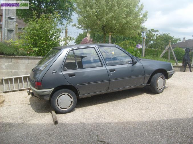 Peugeot 205 GRD