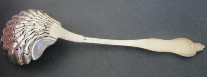 Saupoudreuse Argent Massif poinçon Minerve 1er Titre , 50 g