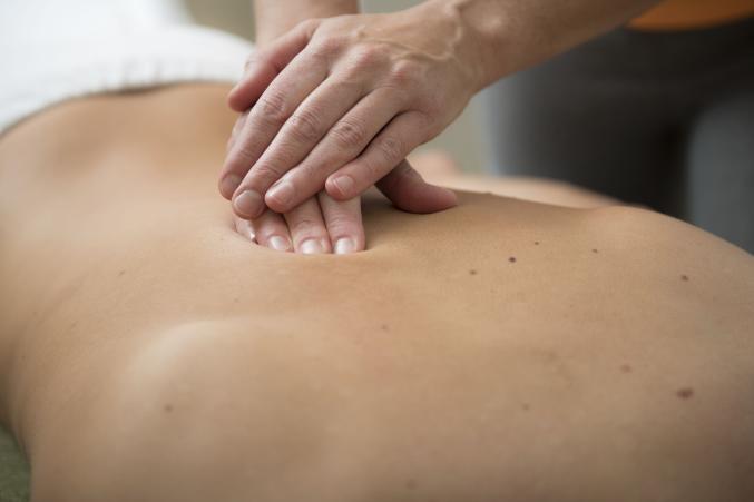 Massage ayurvédique bien-être sérieux pour femmes