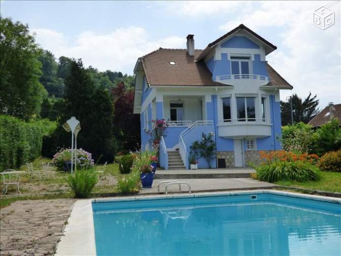 Maison bord du lac les pieds dans l'eau 