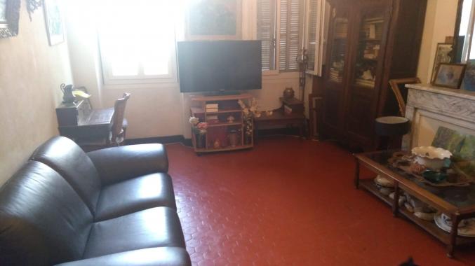 Grand T3 Marseillais traversant Centre ville