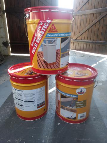 Peinture de tuiles rouge neuve