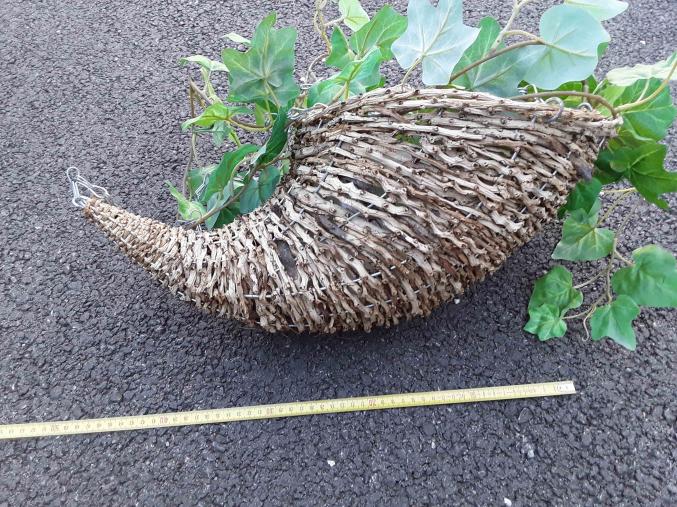 Panier suspendu en forme de corne