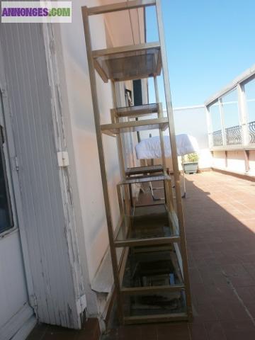 Bureaux tres bon etat etager petit table