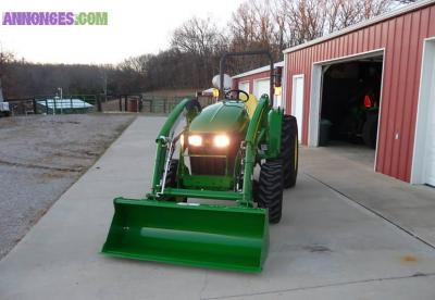 Tracteur agricole John Deere 4105