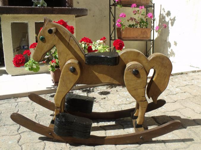 Cheval a bascule en bois  année 50