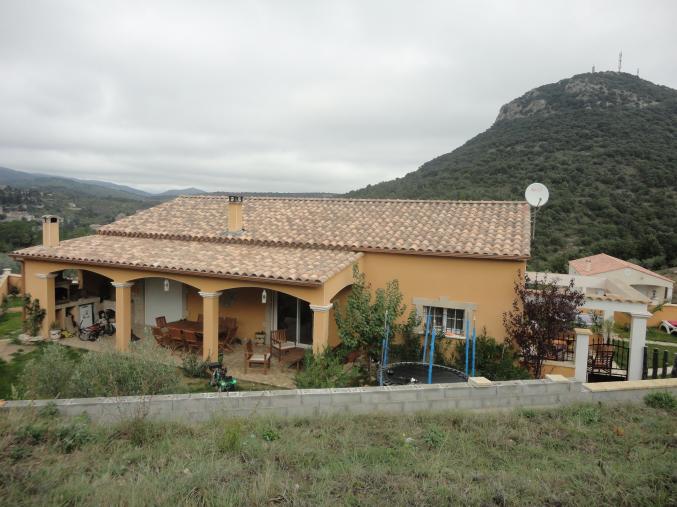 VILLA BELLES PRESTATIONS, PISCINE, VUE et TERRAIN 1000 m²