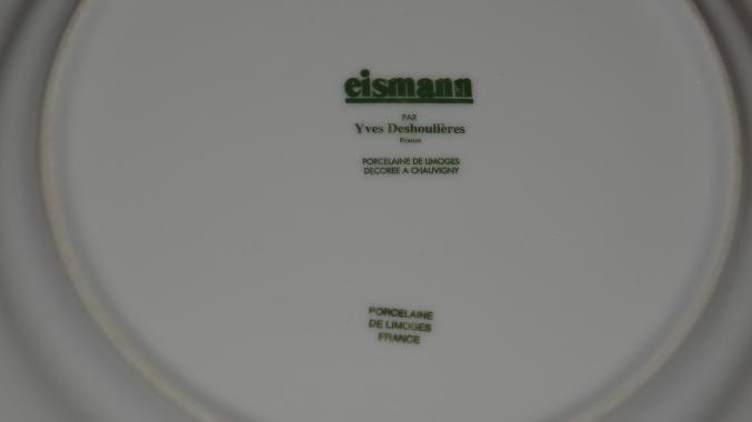 Assiettes en porcelaine.