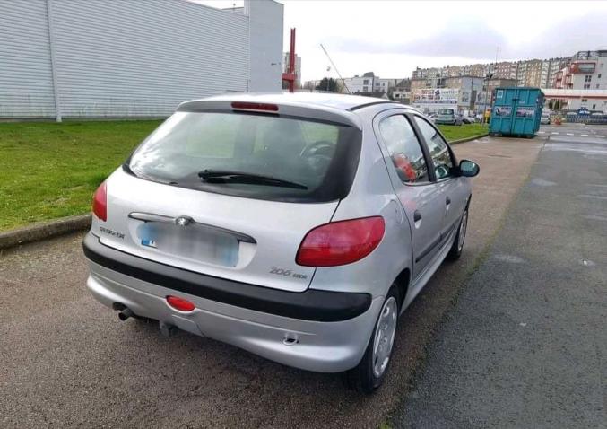 A saisir Peugeot 206 1.4HDI 4 CV 70 CH 5 P 