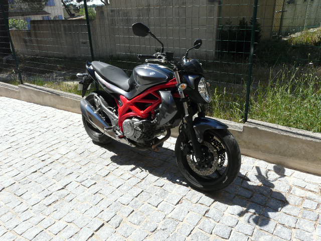 Vends moto suzuki gladius
