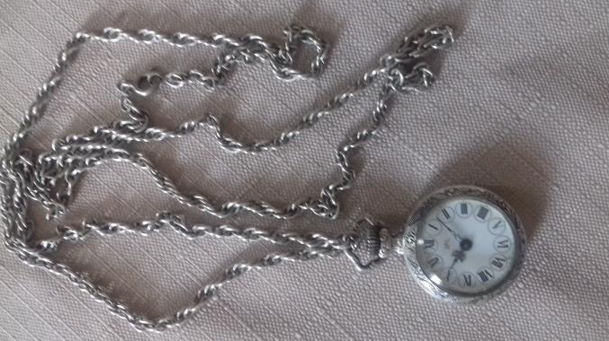 Montre sautoir femme