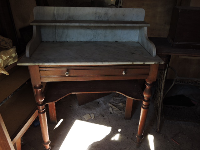 Table de toilette ancienne