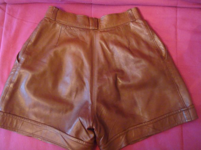 Short en cuir Mike Kurtis taille 40
