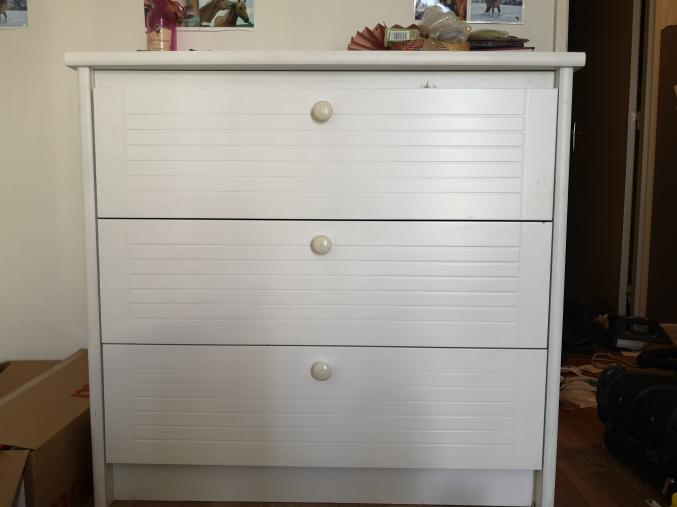Commode blanche trois tiroirs