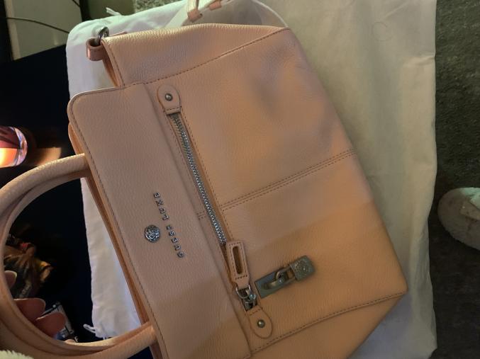 Vends deux sacs guess cuir 