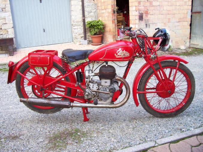 Motos italiennes anciennes de collection 