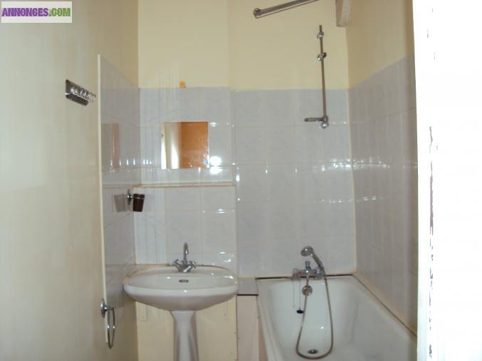 F2 dispo 1/08 455 €€ rue condorcet