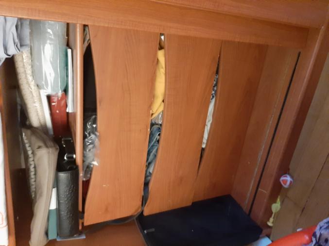 EXEPTIONNELLE ARMOIRE BOIS avec PENDERIE ET 3 PORTES MIROIRS ET MEUBLE AMOVIBLE