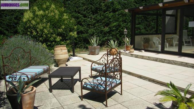 Location Saisonnière avec Piscine Couverte & chauffée