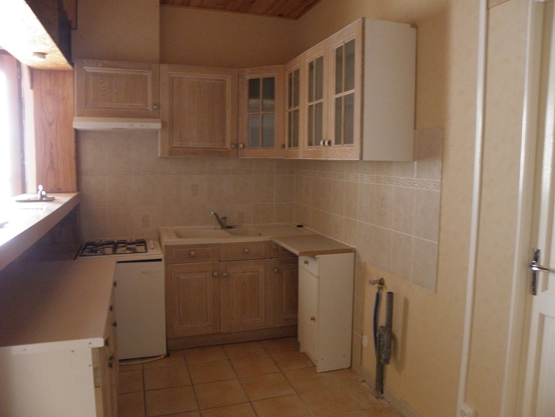 Loue maison avec grand terrain