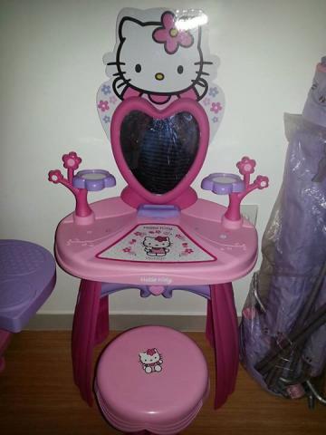 Coiffeuse , cuisinière hello kitty