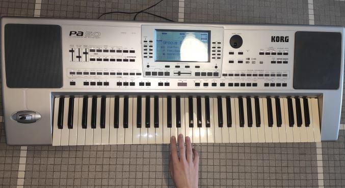 Synthétiseur KORG PA50 (prix neuf 770€)