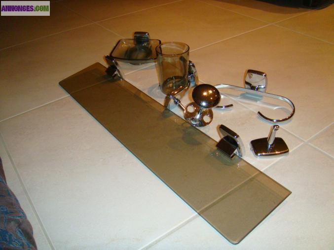 Accessoires de salle de bain en chrome