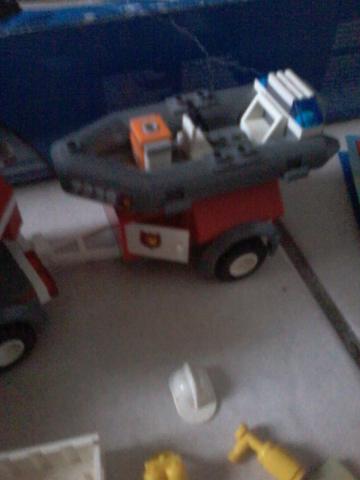 LOT  VEHICULES PLAYMOBILS POMPIERS