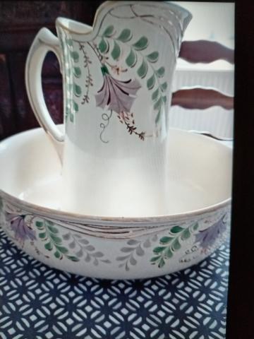 Broc et cuvette en céramique de