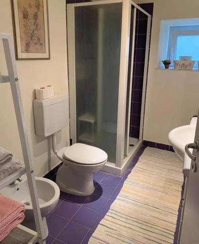 Location un lumineux appartement de trois pièces au rez-de-chaussée