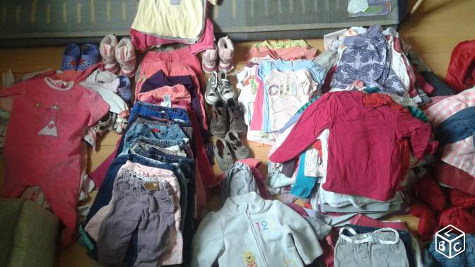 270 vêtements filles 0-2 ans très bon état 30 cts l'unité