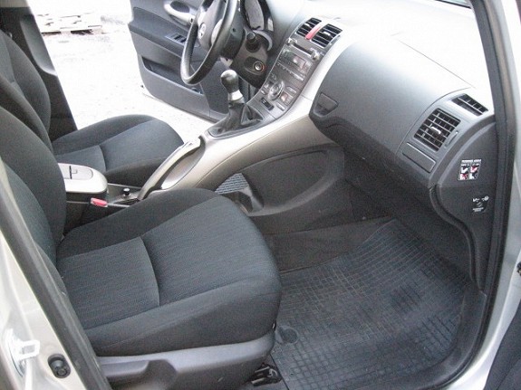 TOYOTA AURIS LINEA LUNA 5portes 2.0 D-4-D 126CV 