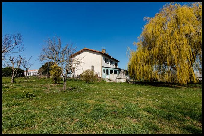 Maison 180 m2, 4 chambres, sur terrain 5554 m2