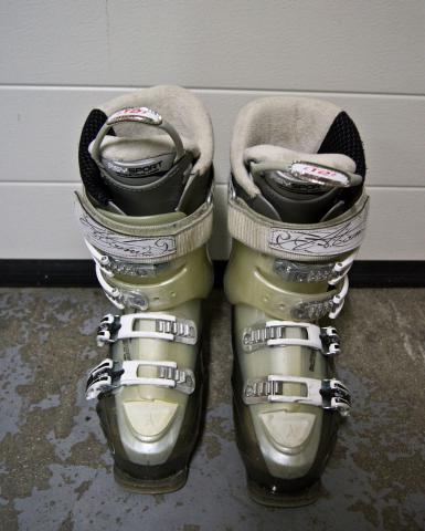 Vends Chaussures de ski femme en 38