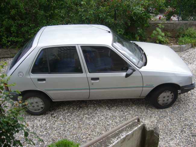 Peugeot 205 junior gris