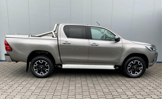 Toyota Hilux 2.4 D-4D 4x4 Executive °DAB°SHZ°RFK°AHK°