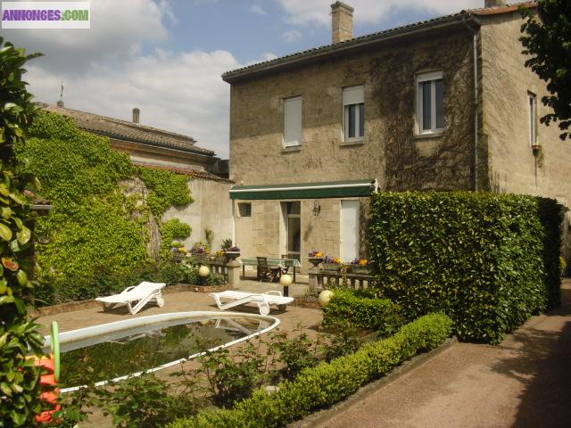 Grande maison bourgeoise en pierres LEOGNAN Centre