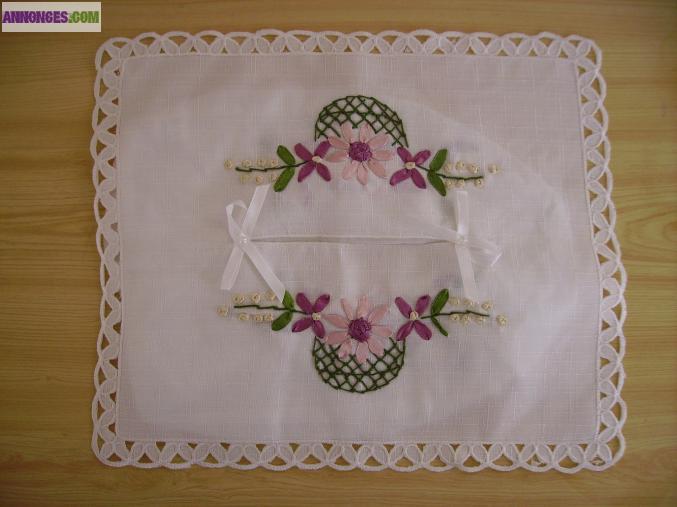 Housse brodée pour boîte à mouchoirs rectangulaire