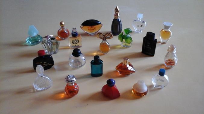 21 miniatures de parfum de grande marque