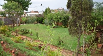 A VENDRE SUPERBE VILLA BASSE MEUBLÉE AVEC BEAU JARDIN